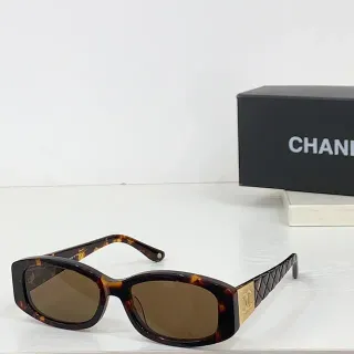 Chanel বাদামি সোনালি আয়তাকার কচ্ছপের ফ্রেম কুইল্টেড টেম্পল ডিটেল সানগ্লাস