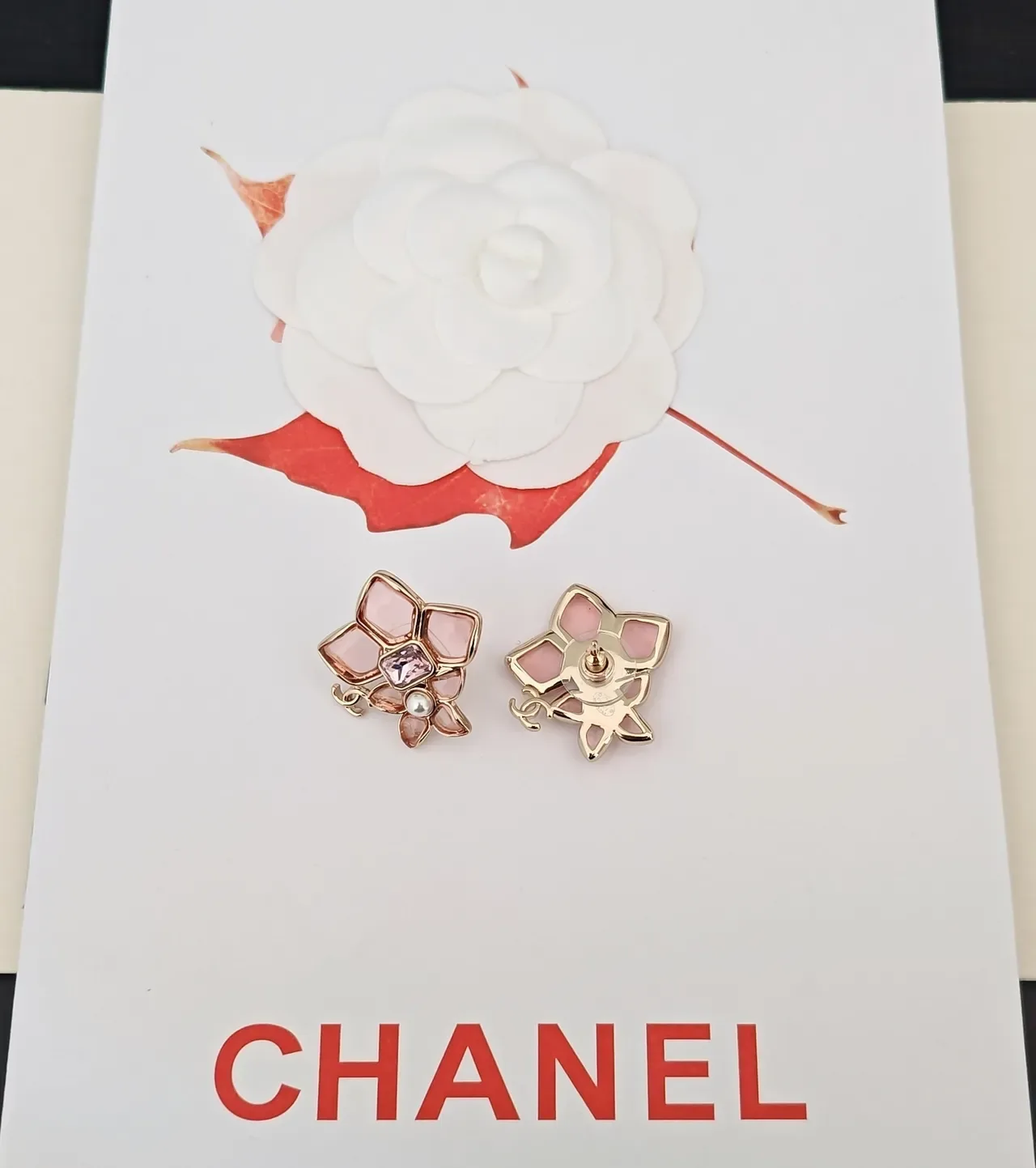 Chanel Camellia 花卉 金色调 树脂 水晶 珍珠 耳环 4