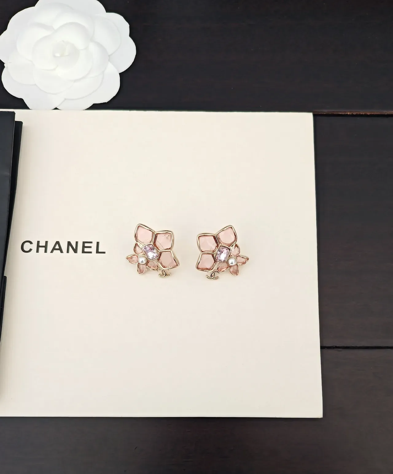 Chanel Camellia 花卉 金色调 树脂 水晶 珍珠 耳环 6