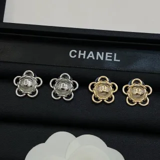 Chanel Camellia रू्पाली सोनाली फुलेर आकारेर धातब एबं रेजिन कानेर दुल