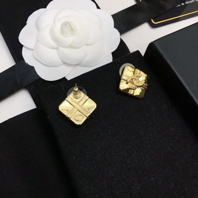 Chanel Camellia Boucles d'oreilles Stud Or Carré Matelassé Motif 7