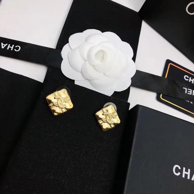 Chanel Camellia Boucles d'oreilles Stud Or Carré Matelassé Motif 8