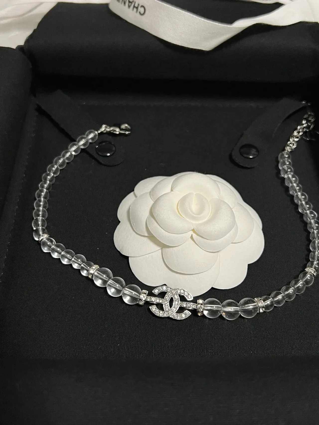 Chanel Camellia Collar Cadena con Cuentas de Cristal Transparente Blanco 5