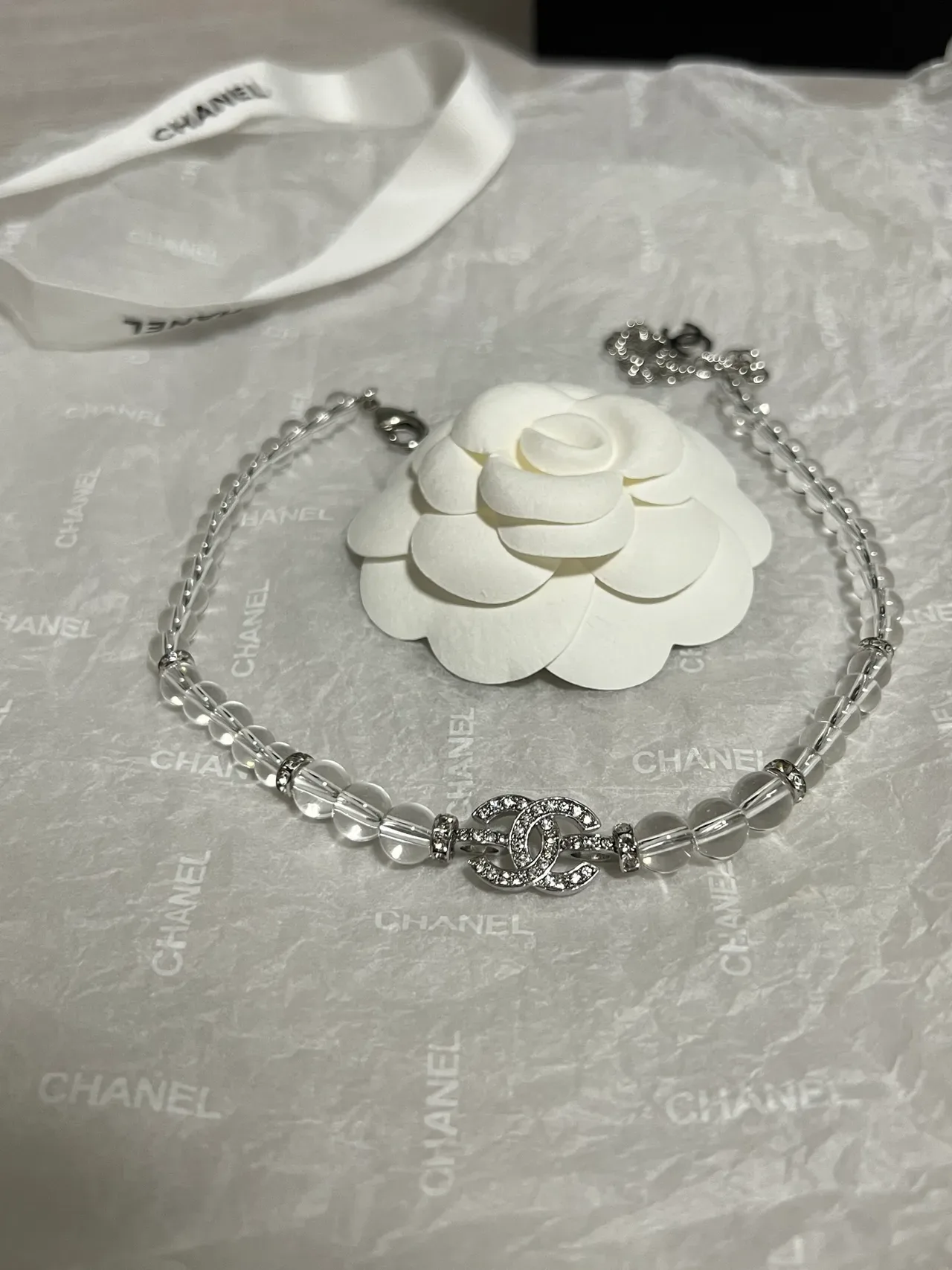 Chanel Camellia Collar Cadena con Cuentas de Cristal Transparente Blanco 8