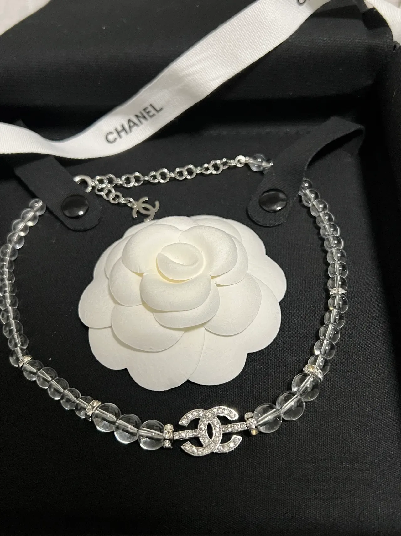 Chanel Camellia Collar Cadena con Cuentas de Cristal Transparente Blanco 9