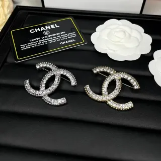 Chanel CC क्रिस्टल-पावे सिल्वर-टोन ब्रोचेस