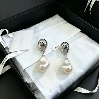 شانيل سي سي لوجو باروك لؤلؤ قطرة أقراط