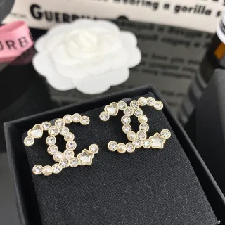 Chanel CC Logo أقراط كريستال ولؤلؤ
