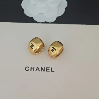 Chanel CC Logo Gold-Tone Clip-On أقراط