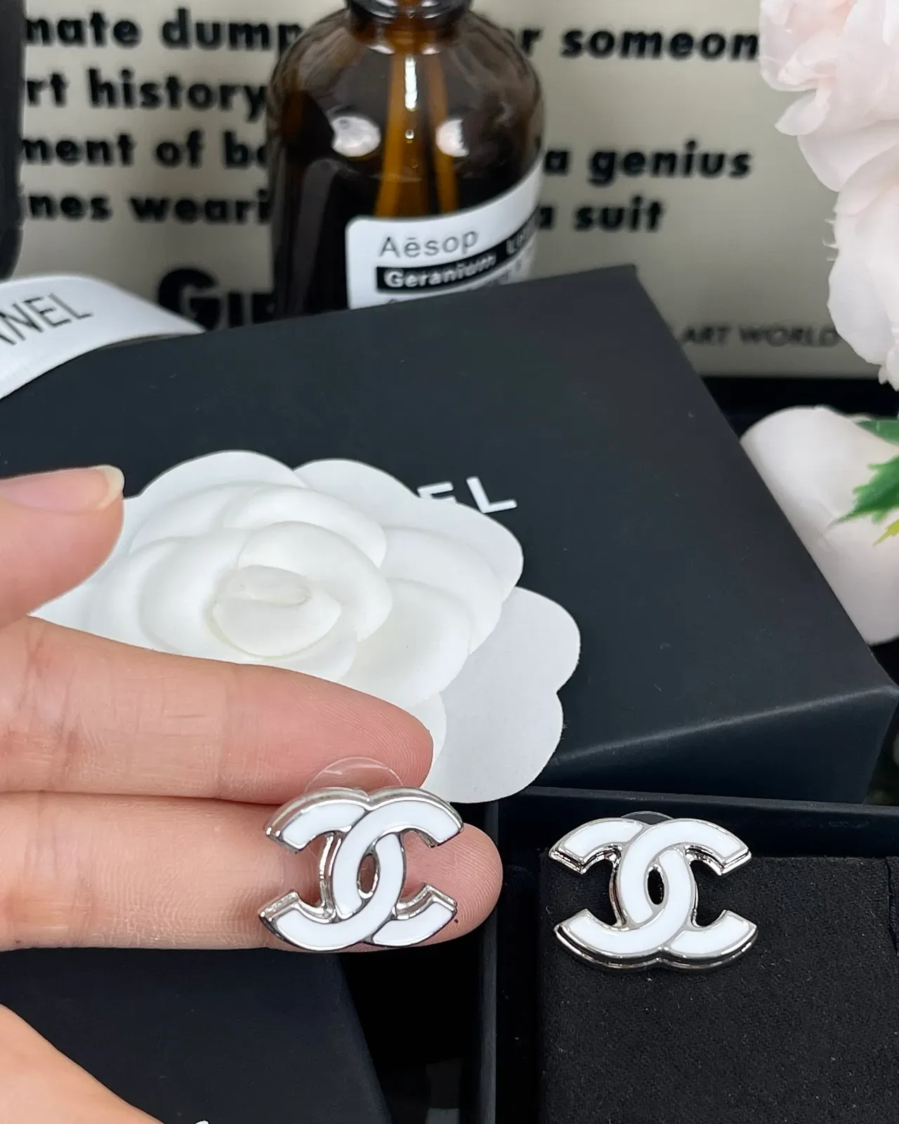 Chanel CC Logo Silver White Enamel-and-Metal Chain-Link Necklace 3