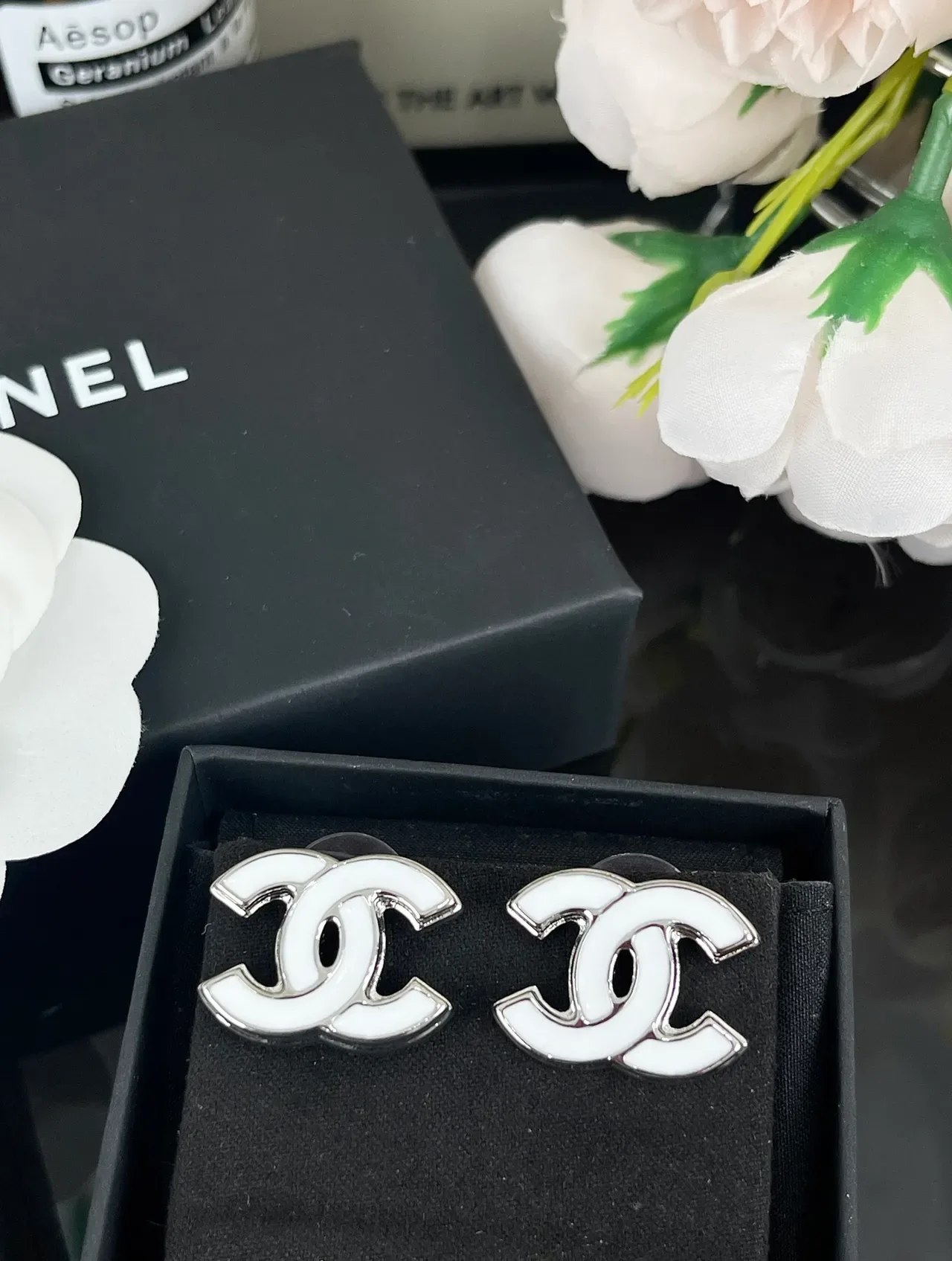 Chanel CC Logo Silver White Enamel-and-Metal Chain-Link Necklace 4