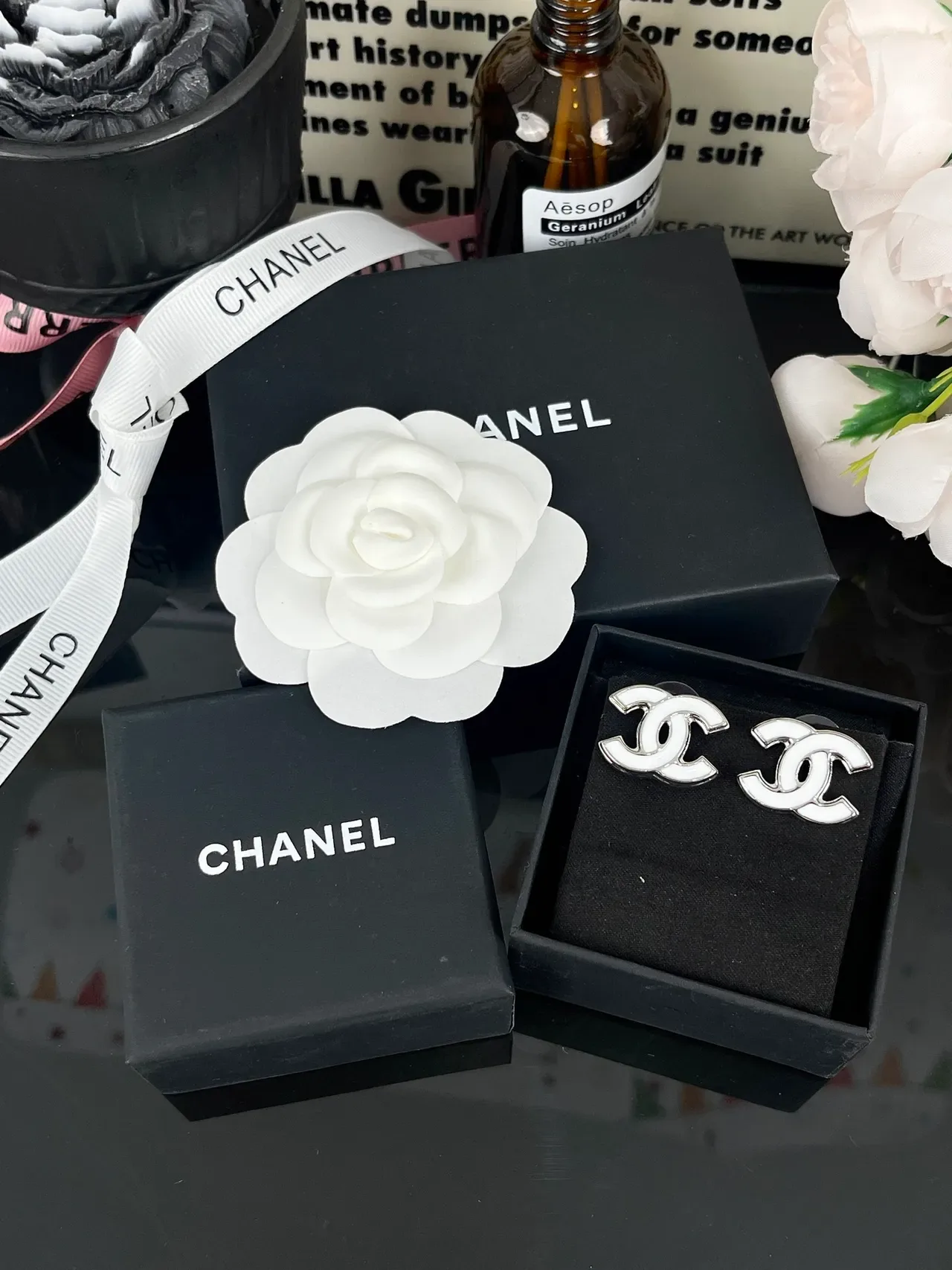 Chanel CC Logo Silver White Enamel-and-Metal Chain-Link Necklace 9
