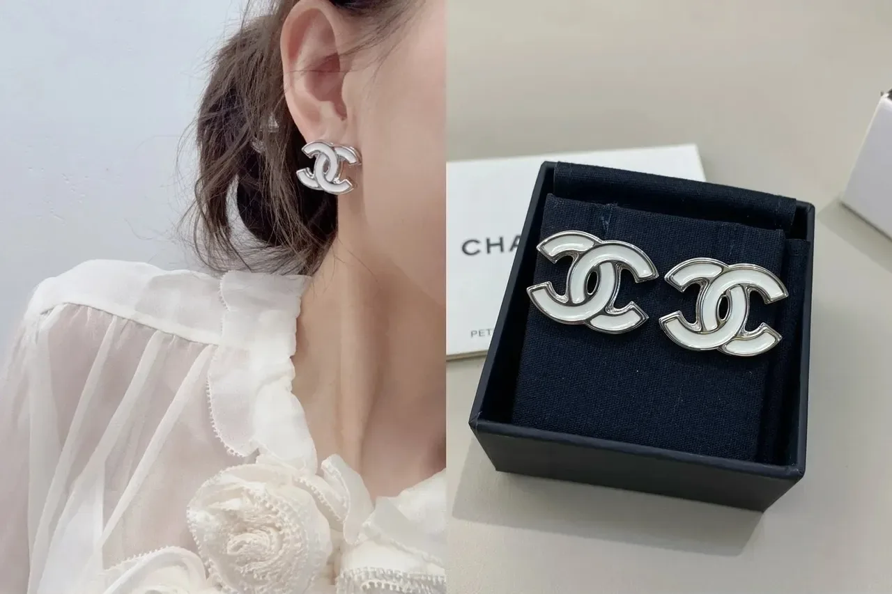 Chanel CC Logo Silver White Enamel-and-Metal Chain-Link Necklace 11