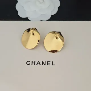 Chanel CC Logo Stud Pendientes de Oro Oval