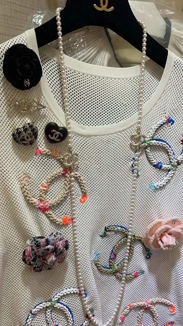 Chanel CC Collier de perles Or blanc double brin orné de cristaux logo collier 2