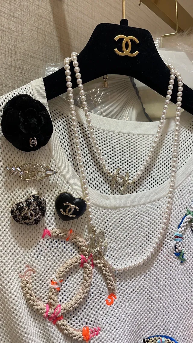 Chanel CC Collier de perles Or blanc double brin orné de cristaux logo collier 3