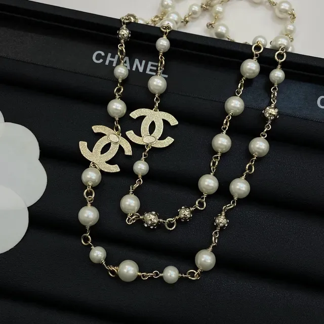 Chanel ক্লাসিক পার্ল নেকলেস বেজ গোল্ড স্ট্র্যান্ড ক্রিস্টাল-এম্বেলিশড সি সি লোগো নেকলেস 2