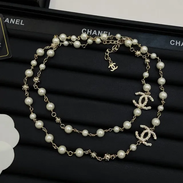 Chanel ক্লাসিক পার্ল নেকলেস বেজ গোল্ড স্ট্র্যান্ড ক্রিস্টাল-এম্বেলিশড সি সি লোগো নেকলেস 4
