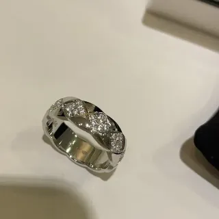 Chanel Coco Crush خاتم واسع ماس مرصع كويلتد