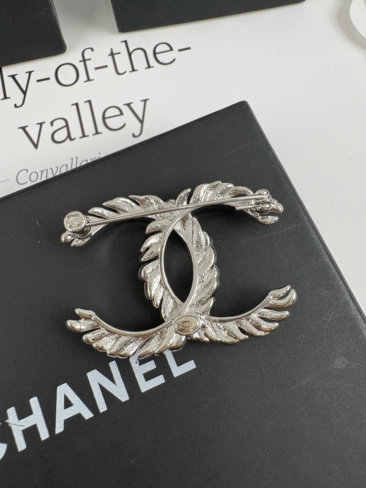 Chanel पंख CC क्रिस्टल ब्रोच 3