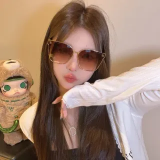 Chanel نظارات شمسية إطار مربع معدني فائق الحجم بني ذهبي