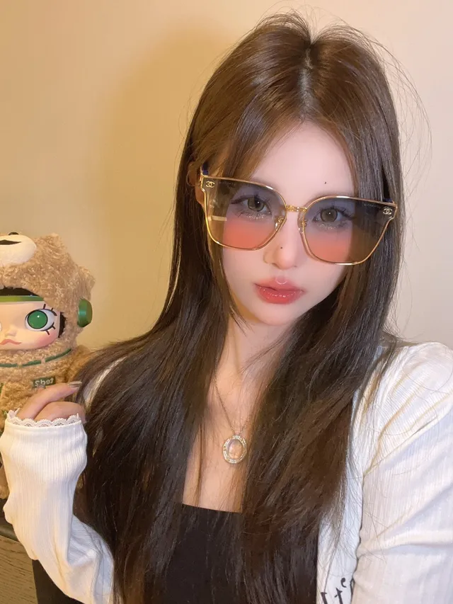 Chanel نظارات شمسية إطار مربع معدني فائق الحجم بني ذهبي 2