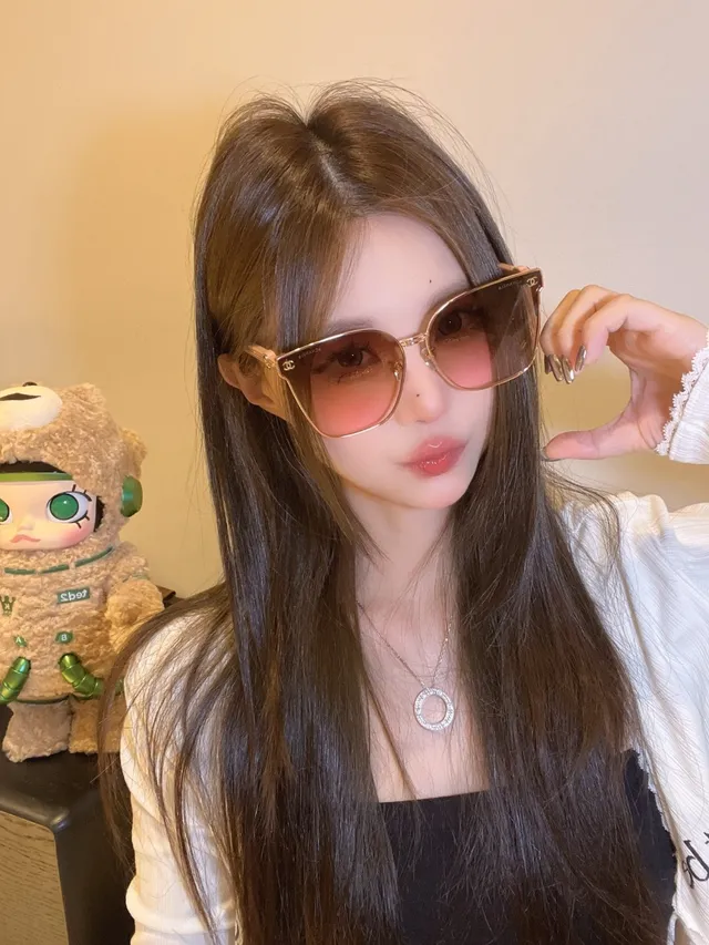 Chanel نظارات شمسية إطار مربع معدني فائق الحجم بني ذهبي 3