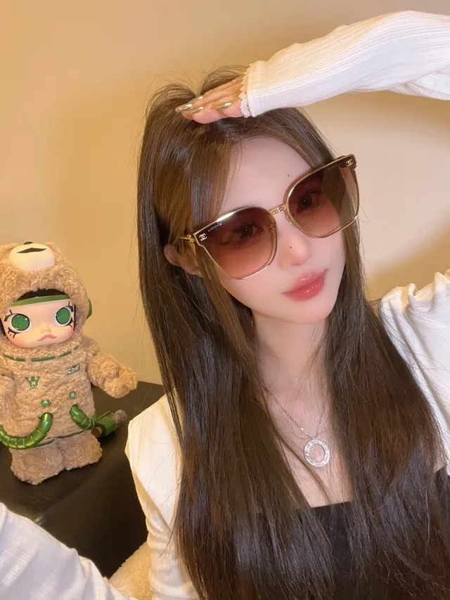 Chanel نظارات شمسية إطار مربع معدني فائق الحجم بني ذهبي 6