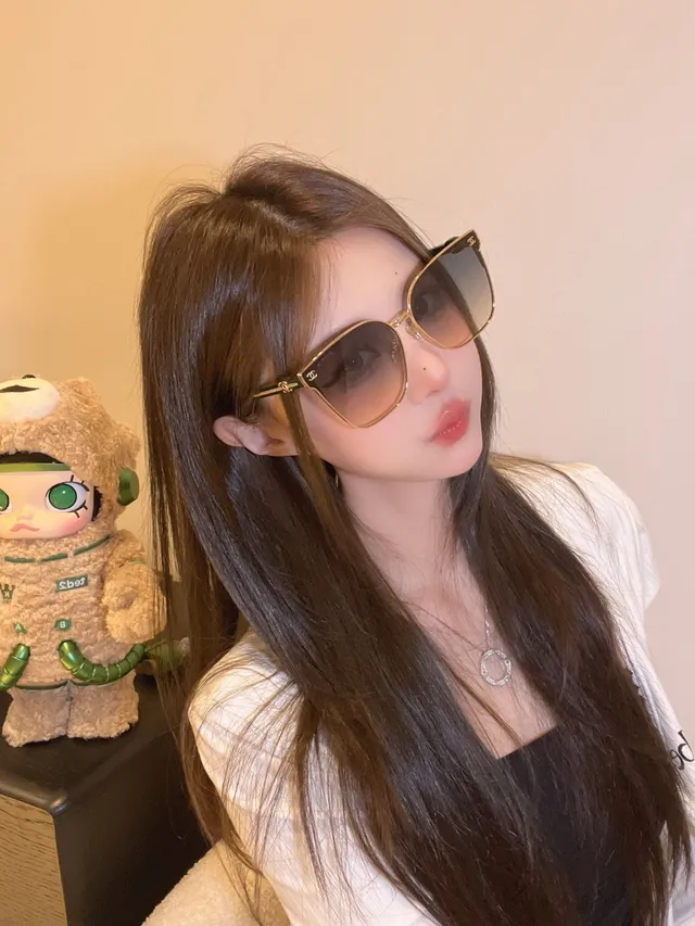 Chanel نظارات شمسية إطار مربع معدني فائق الحجم بني ذهبي 7