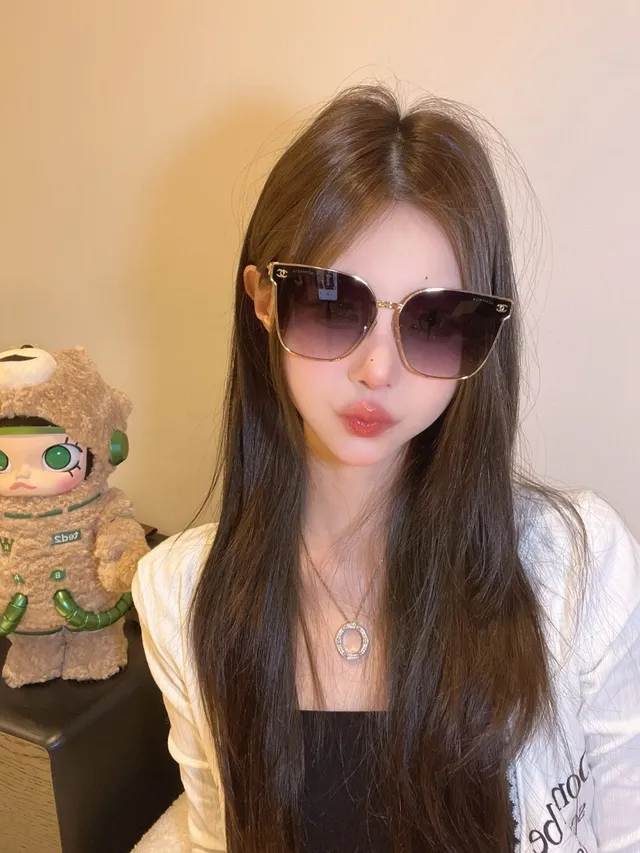 Chanel نظارات شمسية إطار مربع معدني فائق الحجم بني ذهبي 9