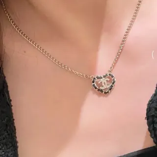 Chanel हार्ट पेंडेंट गोल्ड ब्लैक इंटरलॉकिंग CC लोगो नेकलेस