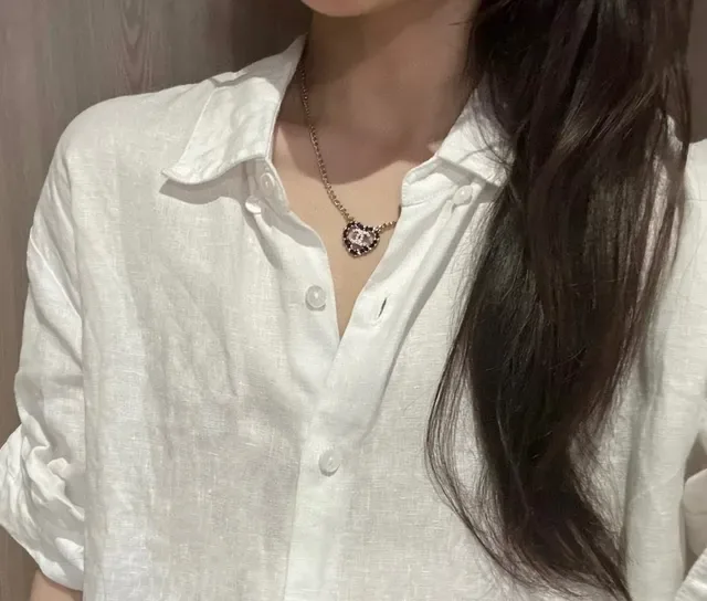 Chanel 心形吊坠 金色黑色 interlocking CC logo 项链 5