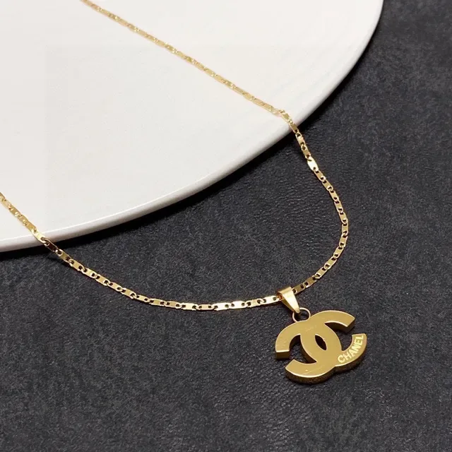 Chanel Interlocking CC Logo Collar con colgante tono dorado 5