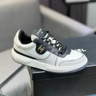 Chanel Lifestyle Sneaker أبيض أسود Low-Top Two-Tone Lifestyle Sneakers