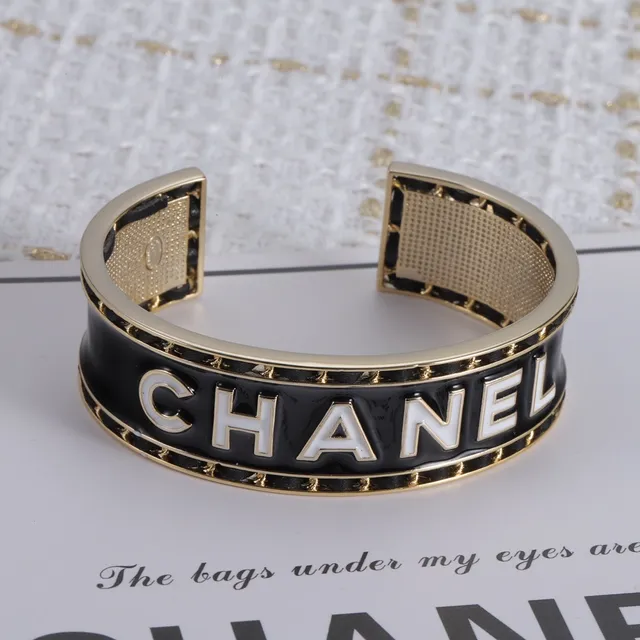 Chanel Logo Cuff Émail Noir et Or de Teinte bracelet 2
