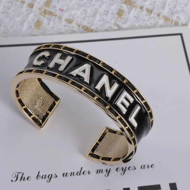 Chanel Logo Cuff Émail Noir et Or de Teinte bracelet 6
