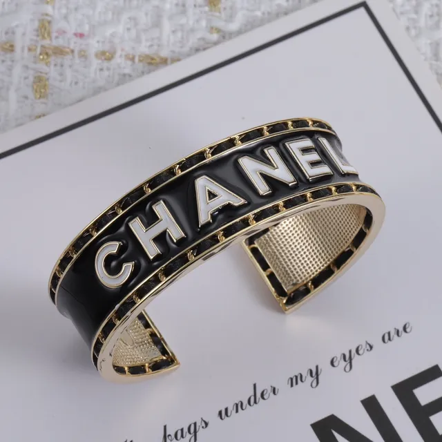 Chanel Logo Cuff Émail Noir et Or de Teinte bracelet 7
