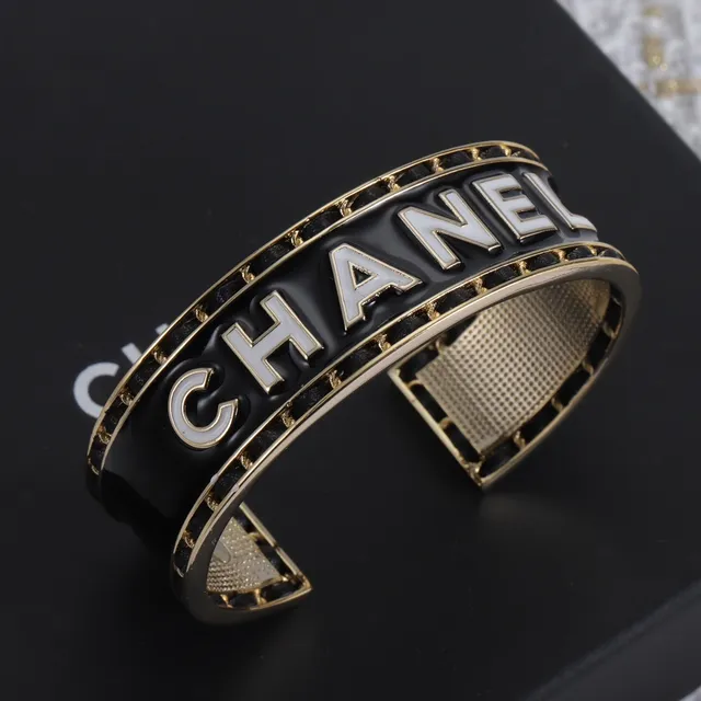 Chanel Logo Cuff Émail Noir et Or de Teinte bracelet 8