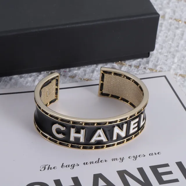 Chanel Logo Cuff Émail Noir et Or de Teinte bracelet 9