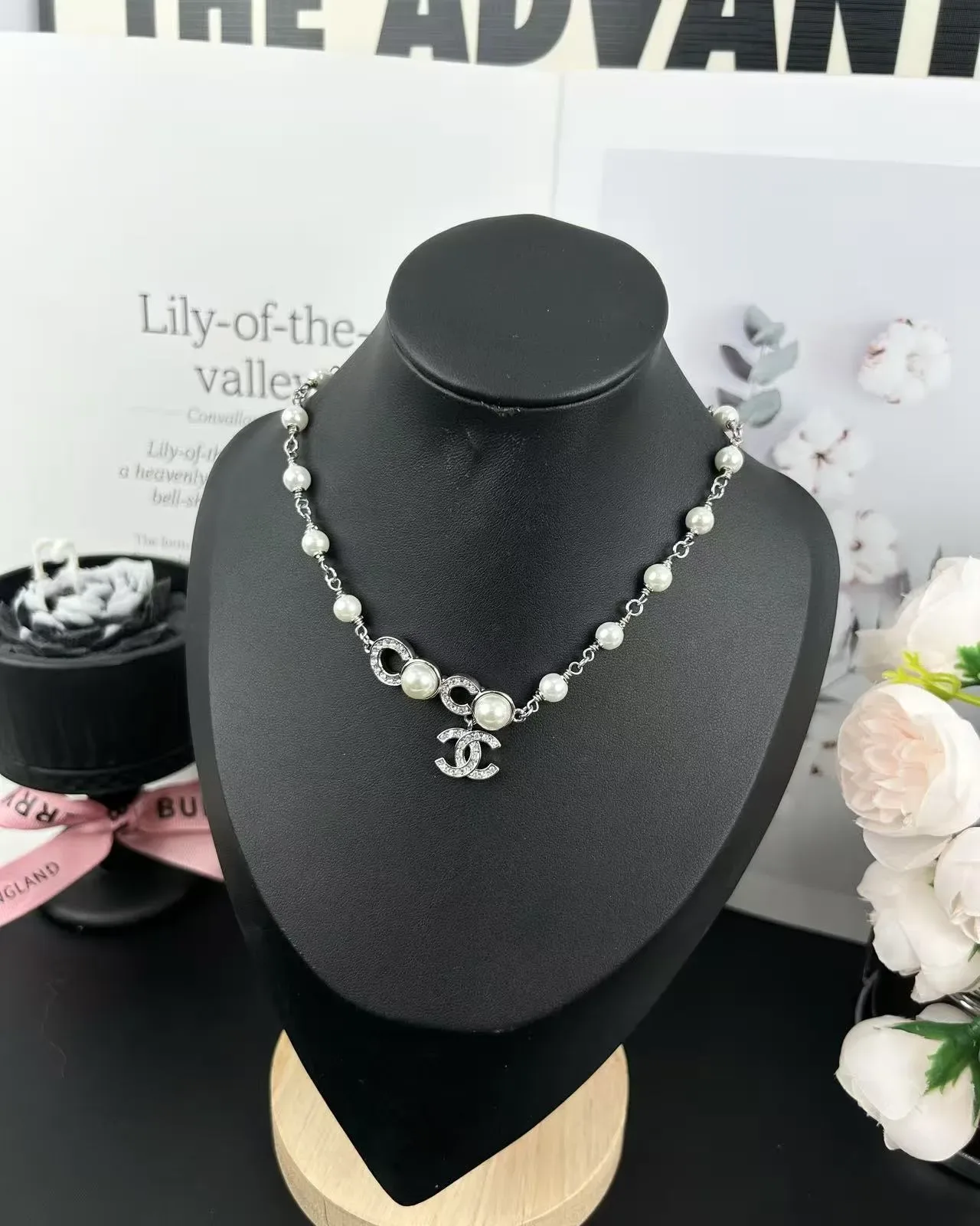 Chanel قلادة لؤلؤ وسلسلة شعار CC 5