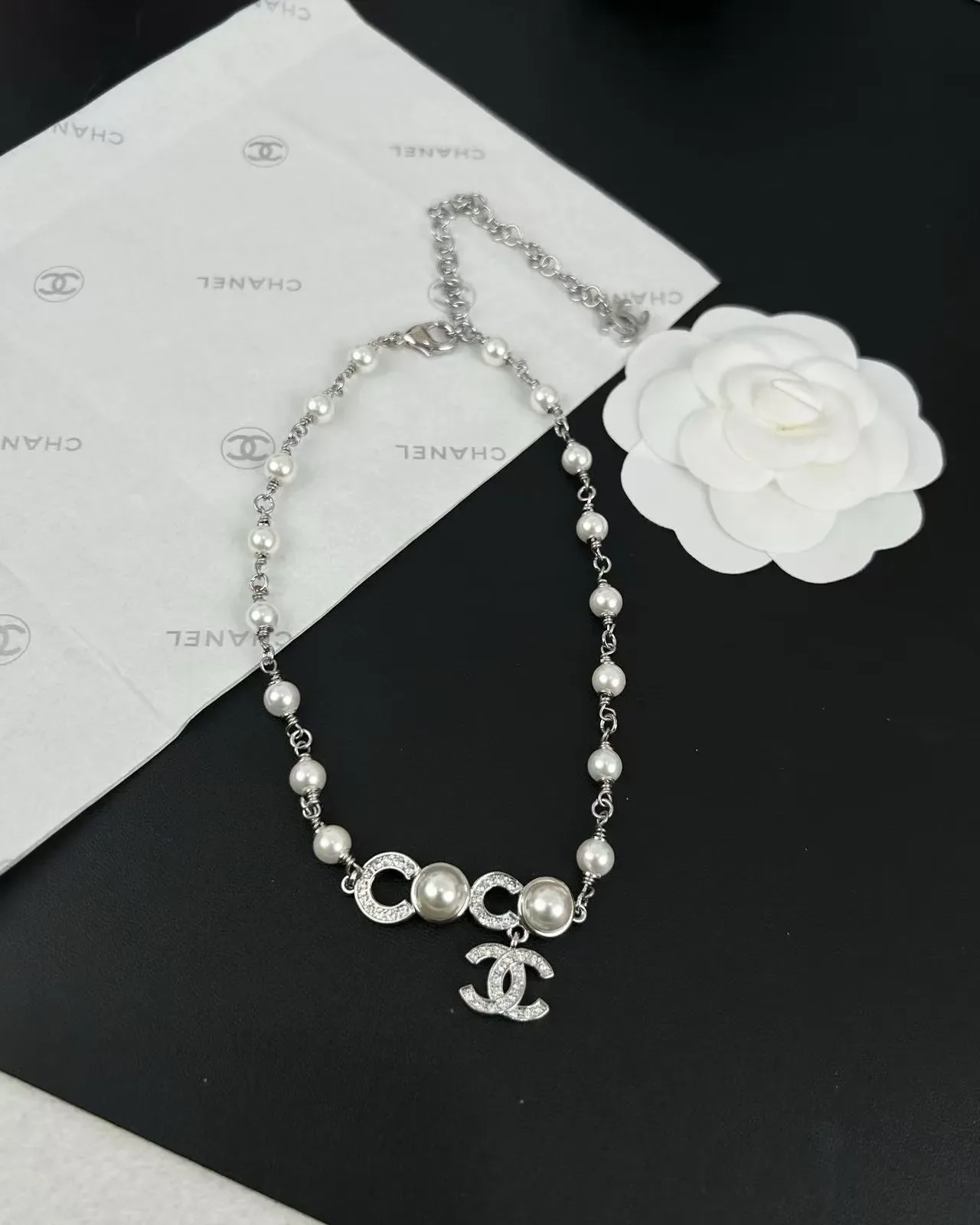Chanel قلادة لؤلؤ وسلسلة شعار CC 6