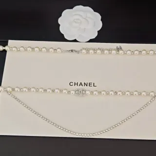 Chanel قلادة اللؤلؤ والكريستال ذات السلاسل المزدوجة