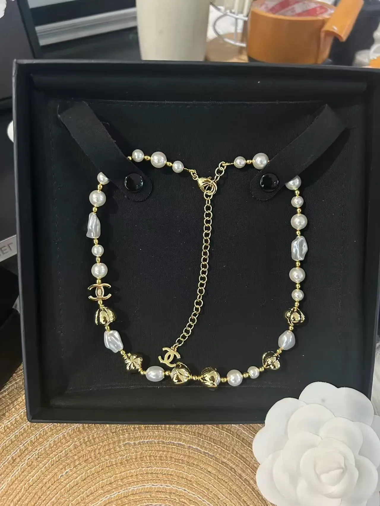 Collier Chanel perles et doré CC logo chaîne baroque 2
