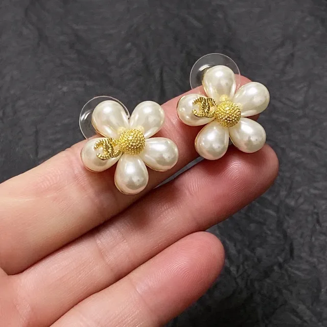 Chanel Flor de Perla Oro Tono CC Centro Aretes 3