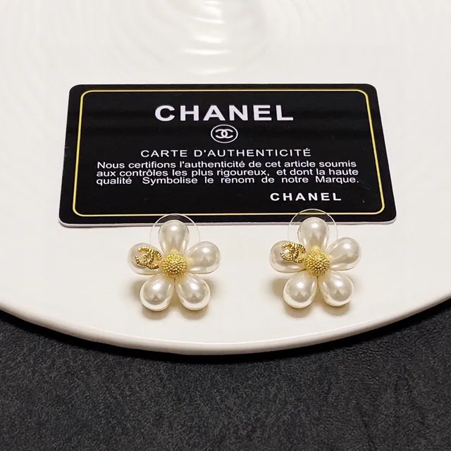 Chanel Flor de Perla Oro Tono CC Centro Aretes 8