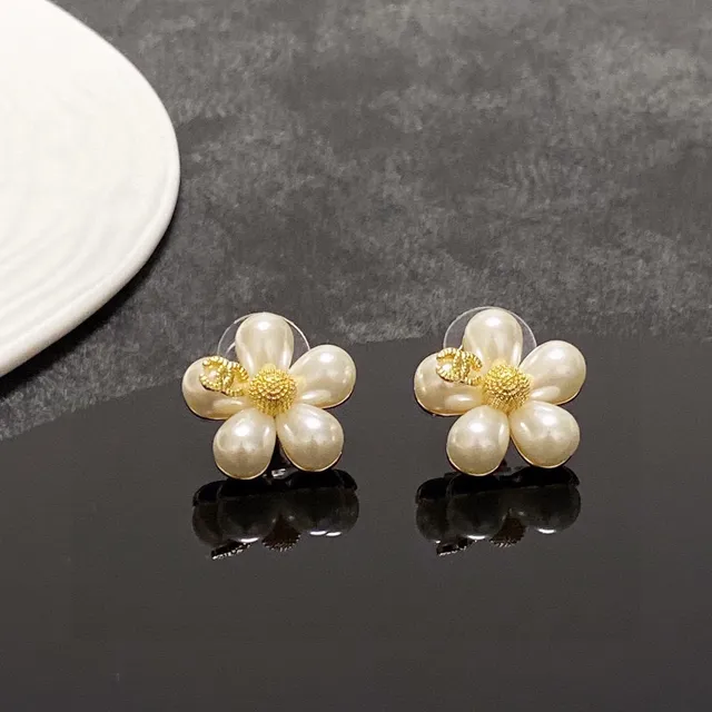 Chanel Flor de Perla Oro Tono CC Centro Aretes 9