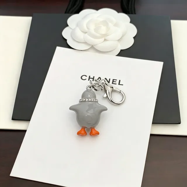 Chanel Charme de Pingouin Gris Orange Orné de Cristaux Écharpe Bijoux 4