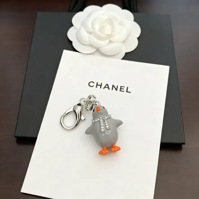 Chanel Charme de Pingouin Gris Orange Orné de Cristaux Écharpe Bijoux 5