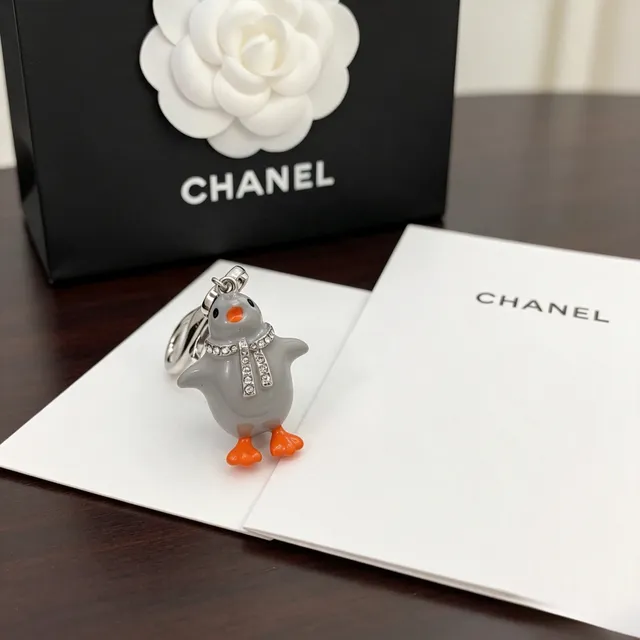 Chanel Charme de Pingouin Gris Orange Orné de Cristaux Écharpe Bijoux 6