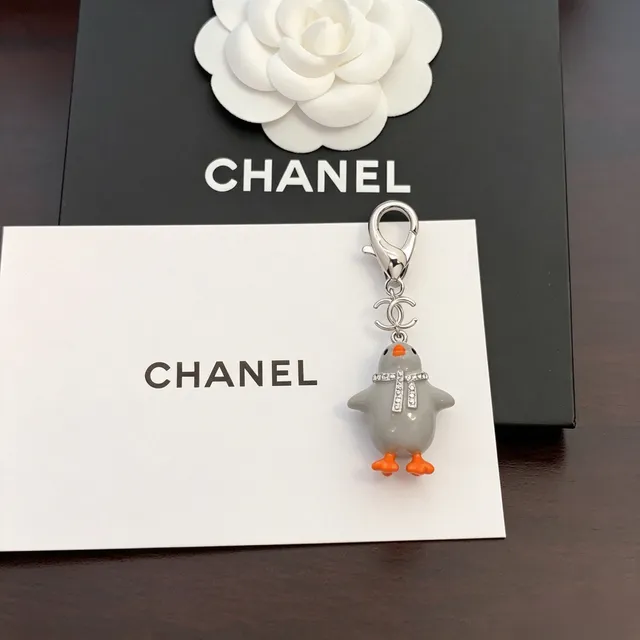 Chanel Charme de Pingouin Gris Orange Orné de Cristaux Écharpe Bijoux 7